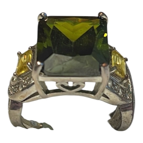 Intricate Silver and Yellow Gemstone Ring with Split Shank - Picture 6 of 6